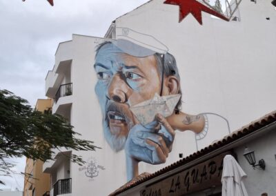 Puerto de la cruz tour a piedi di gruppo arte di strada