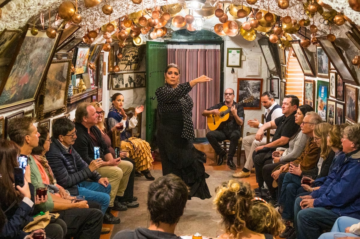 Flamenco show sacromonte cave houses